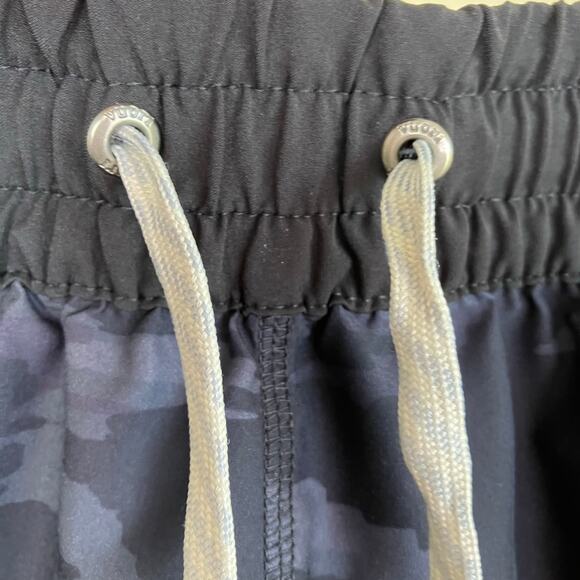 Vuori Womens Sz S Clementine Black Camo Athletic Shorts 2.5” Built-in Briefs - Picture 16 of 16